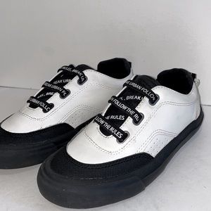 🔵👑HP*KIDS ZARA BLACK & WHITE SLIP ON SNEAKERS